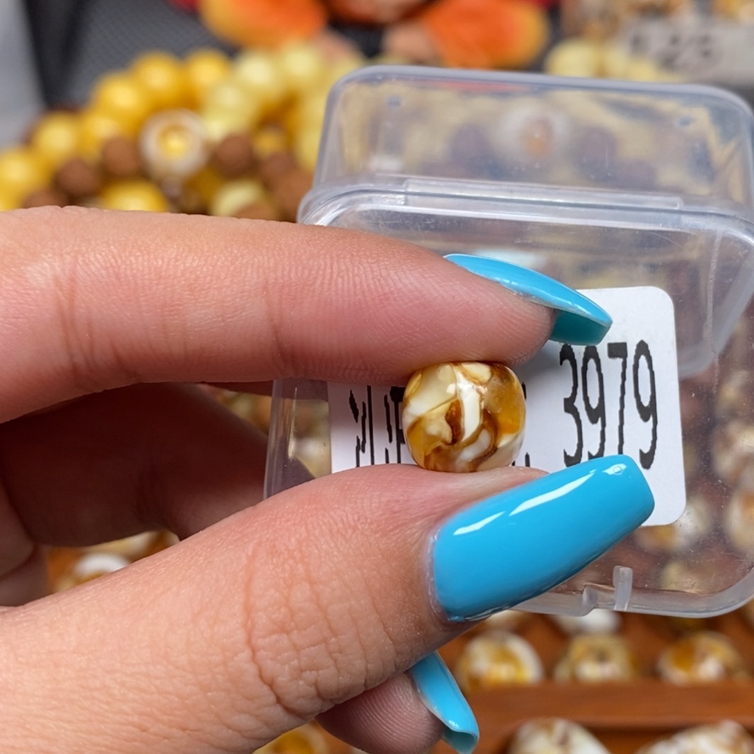 蜜蜡未镶嵌珠宝奇石3979