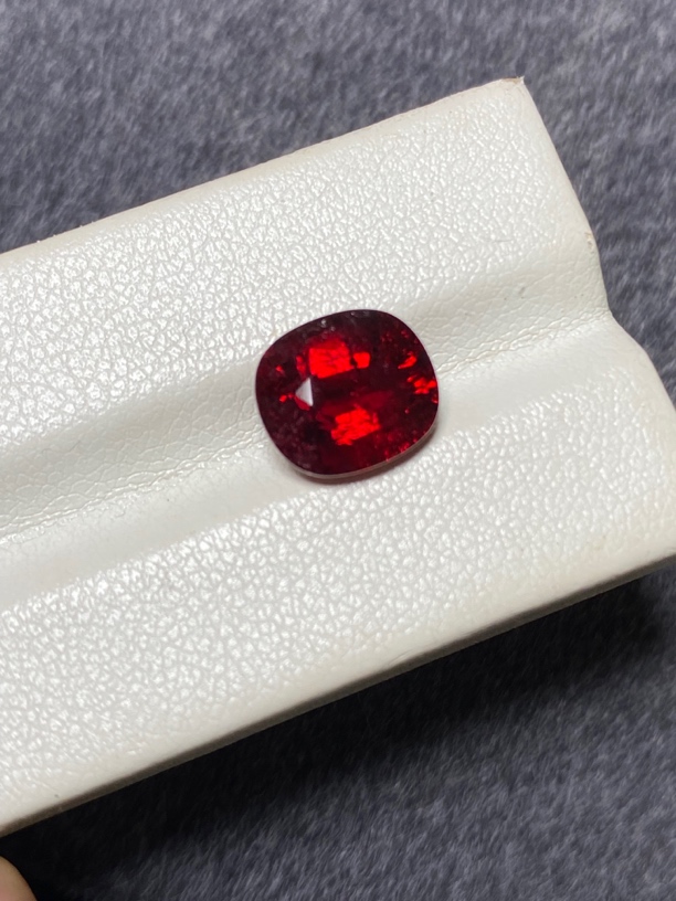 3.19克拉卢比莱碧玺裸石未镶嵌