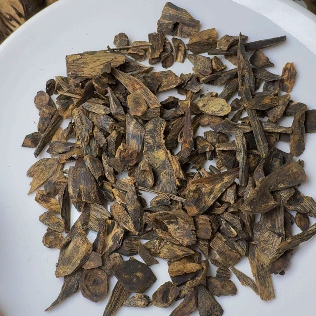 半****沉香沉香碎屑绿棋沉水树丁51克