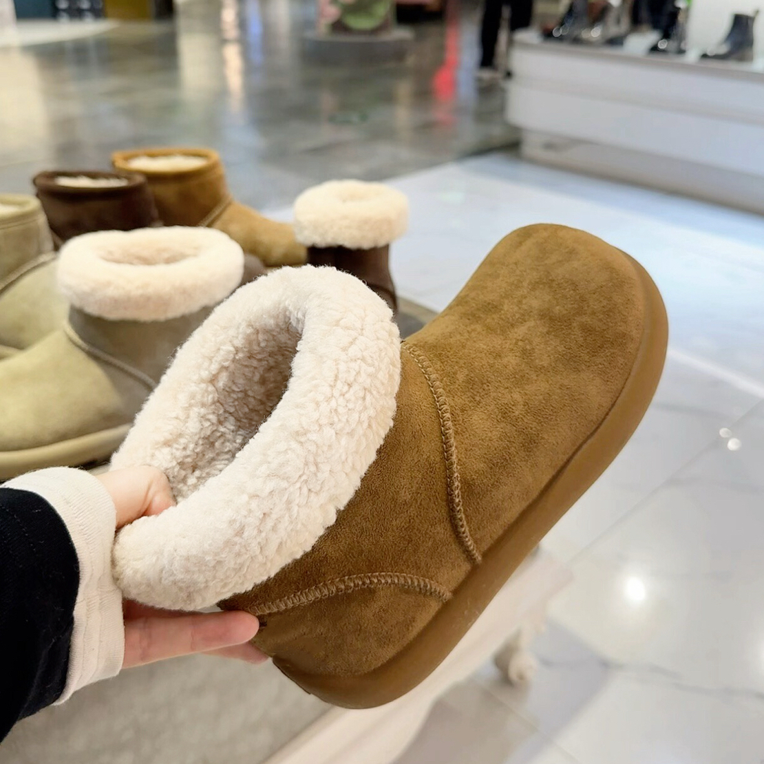保暖厚底短筒羊羔毛短靴女冬季加绒防水防滑增高新款雪地靴