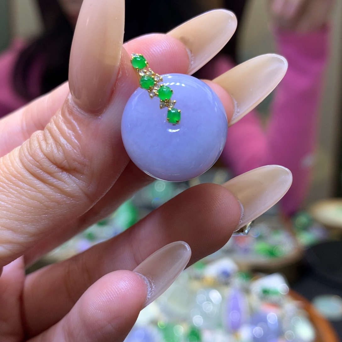 颈饰18K金镶嵌翡翠