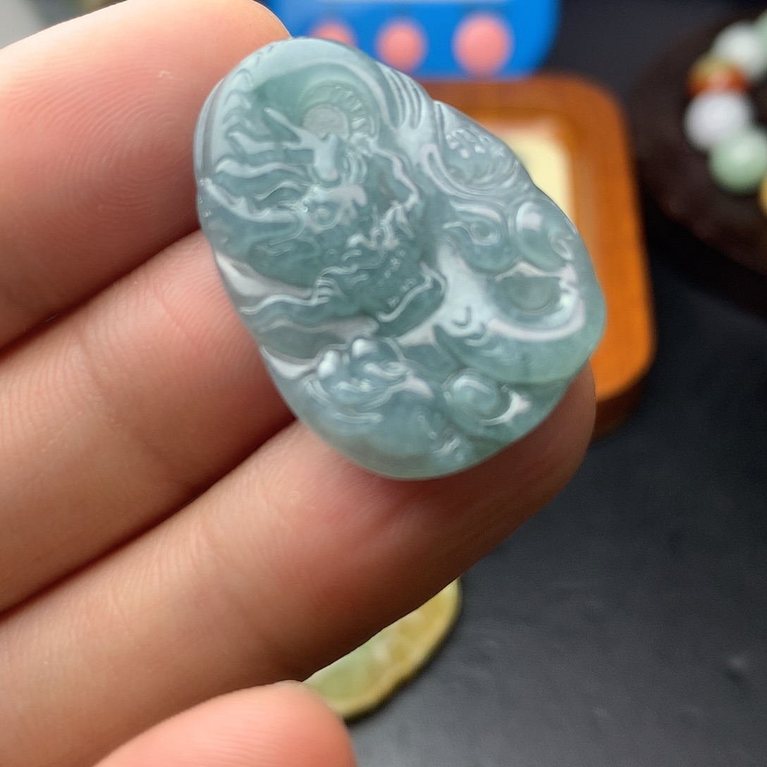 翡翠未镶嵌颈饰翡翠首饰和翡翠珠宝