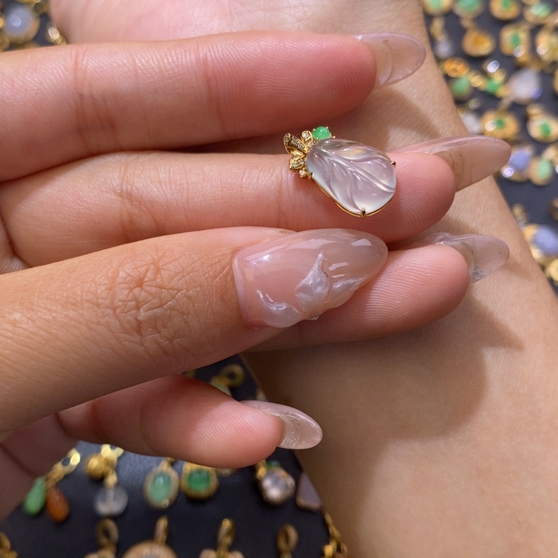 他***喵翡翠18K金镶嵌颈饰