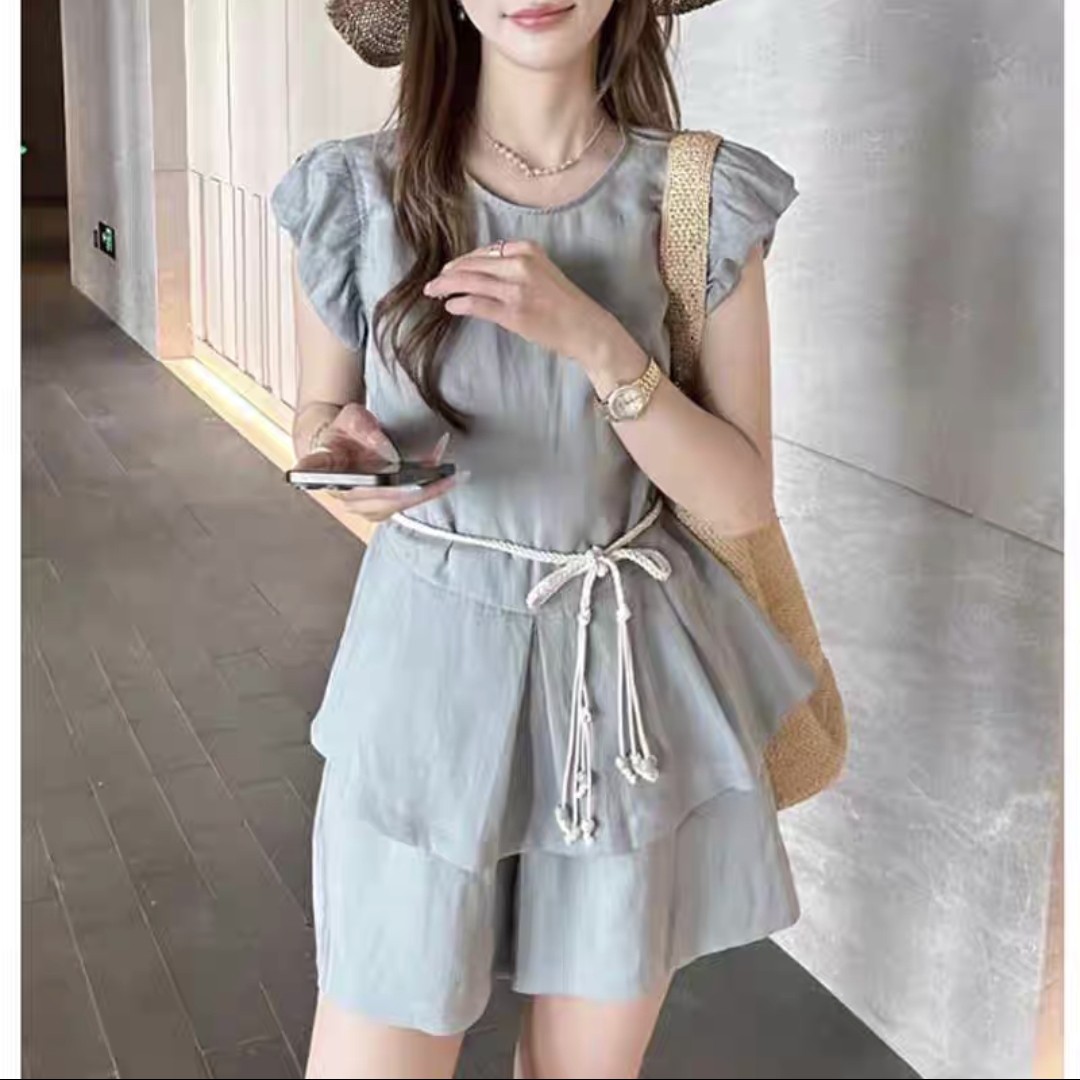 韩版时尚高级感气质显瘦上衣搭配松紧腰休闲短裤套装