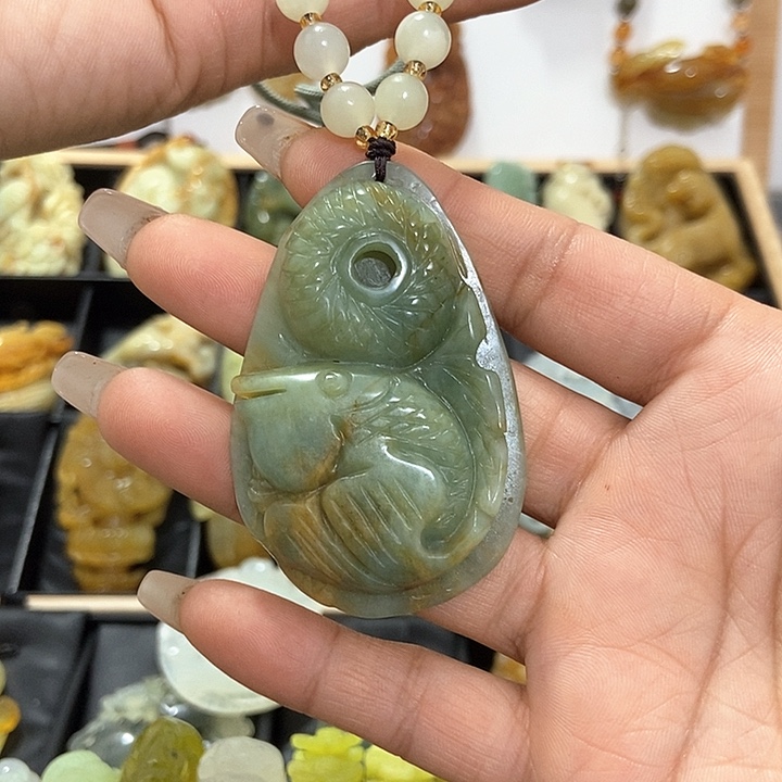 蛇纹石玉挂件未镶嵌