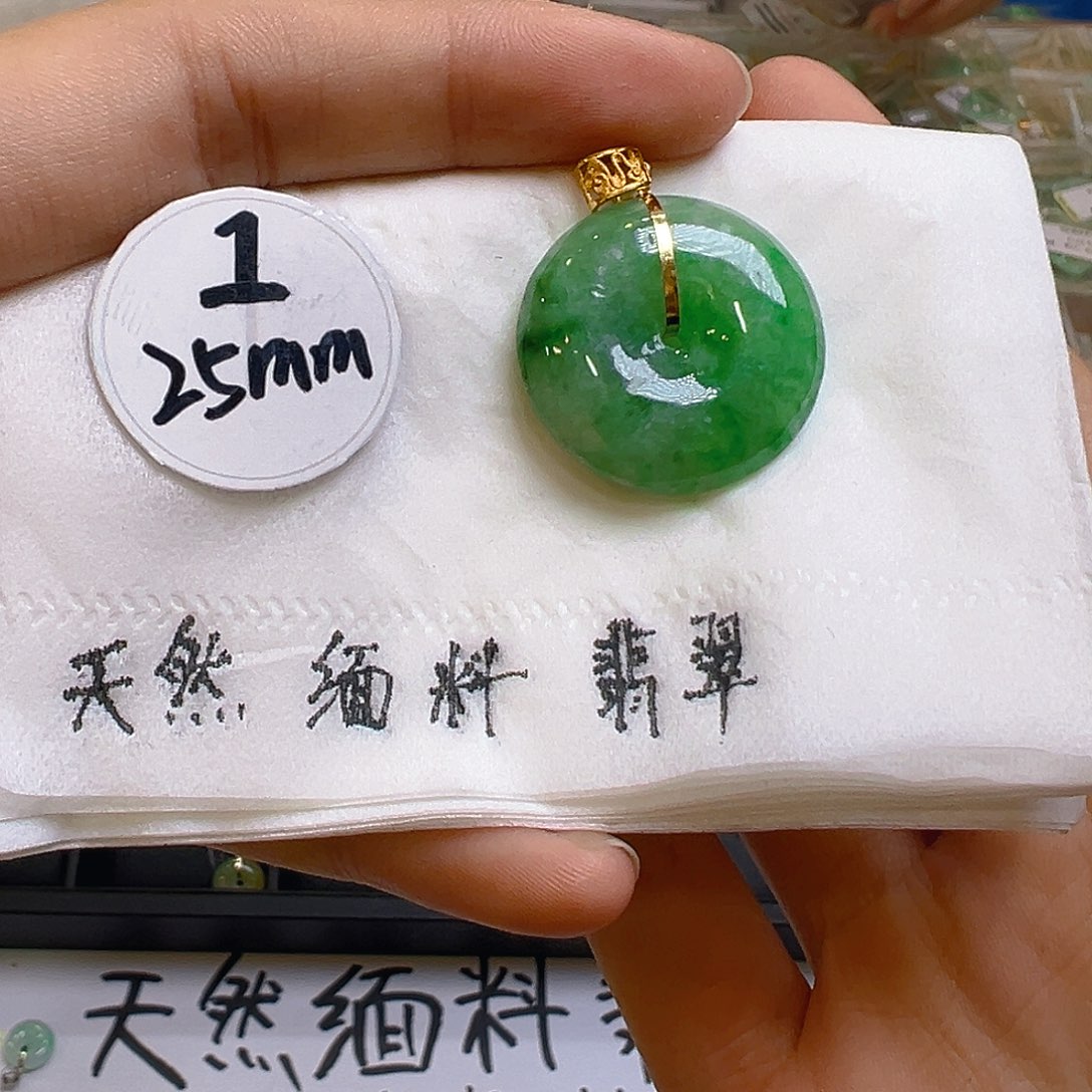 翡翠颈饰18K金镶嵌翡翠