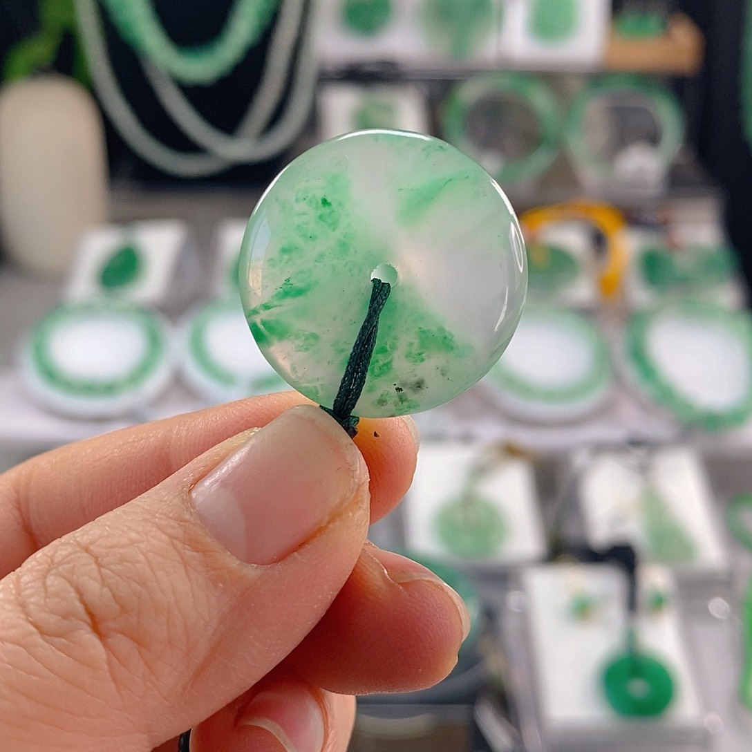 石英质玉颈饰未镶嵌