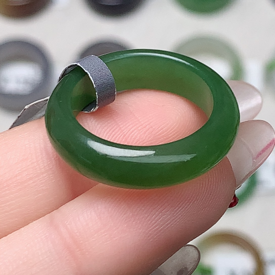 未镶嵌戒指和田玉