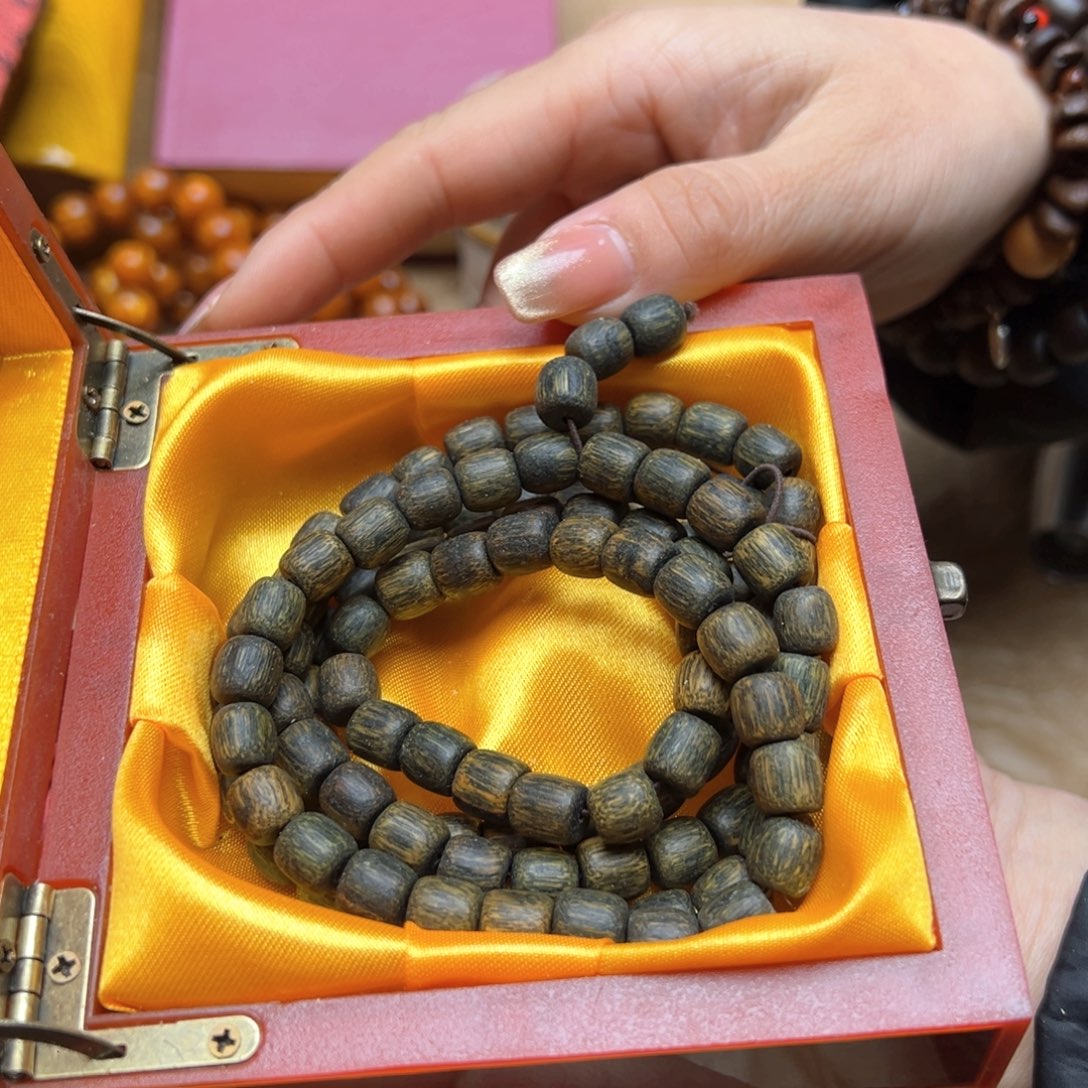 大叶紫檀（黑酸枝木类）