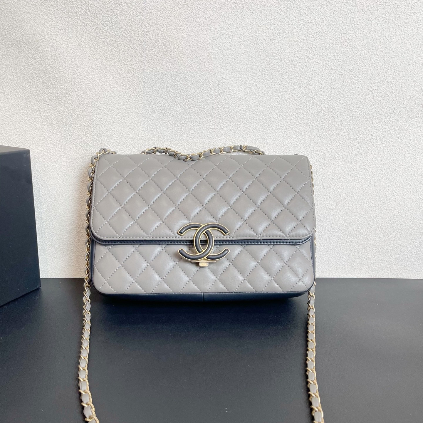 99新 Chanel/香奈儿 98新 奢总管/logo口盖包/26开