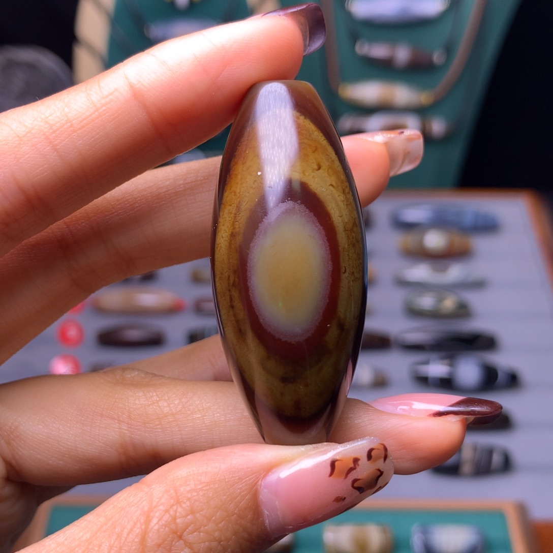 未镶嵌颈饰玛瑙/玉髓奈**为