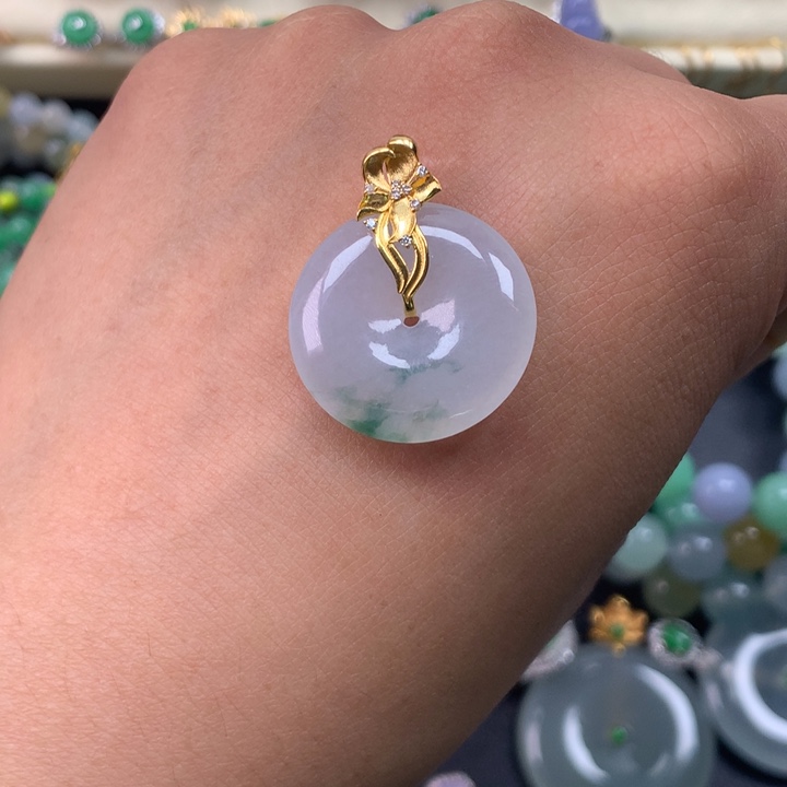 翡翠18K金镶嵌颈饰