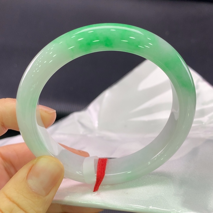 翡翠未镶嵌手镯正圈57