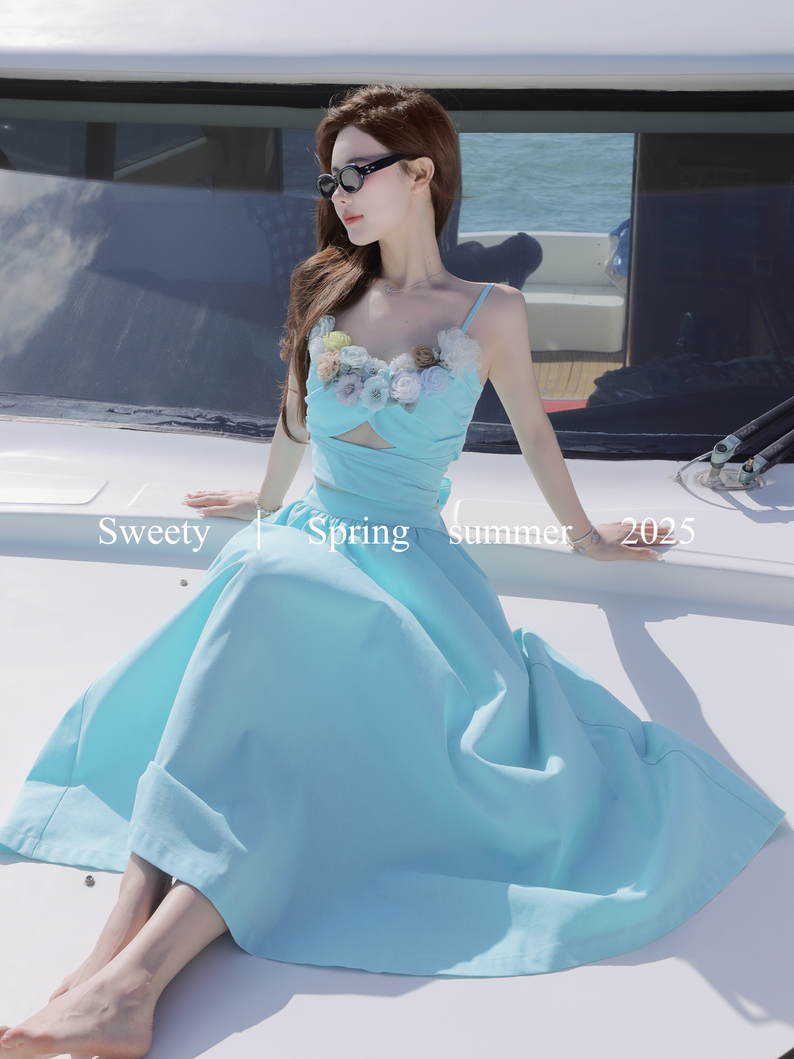 乖乖sweety【霁蓝秘境】蒂芙尼蓝花朵蝴蝶结吊带上衣＋超大摆半裙