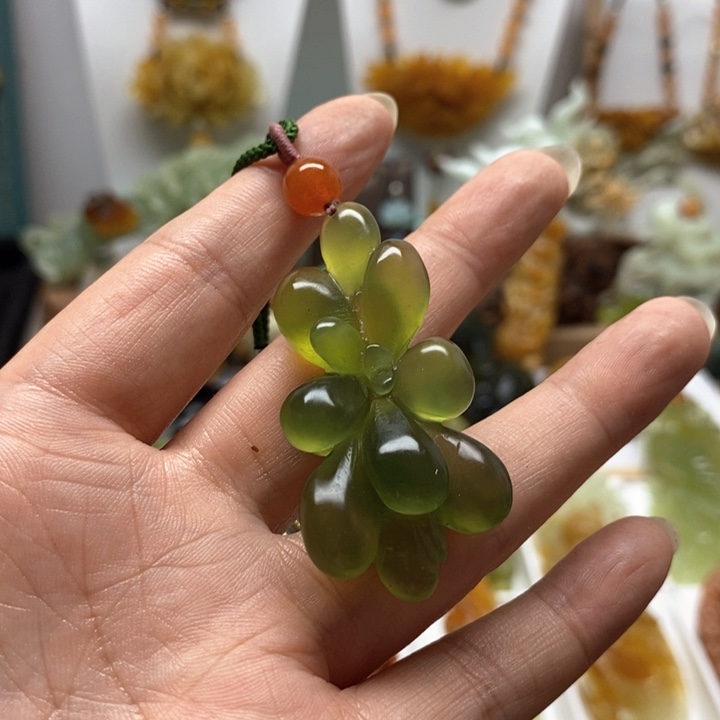 蛇纹石玉未镶嵌颈饰