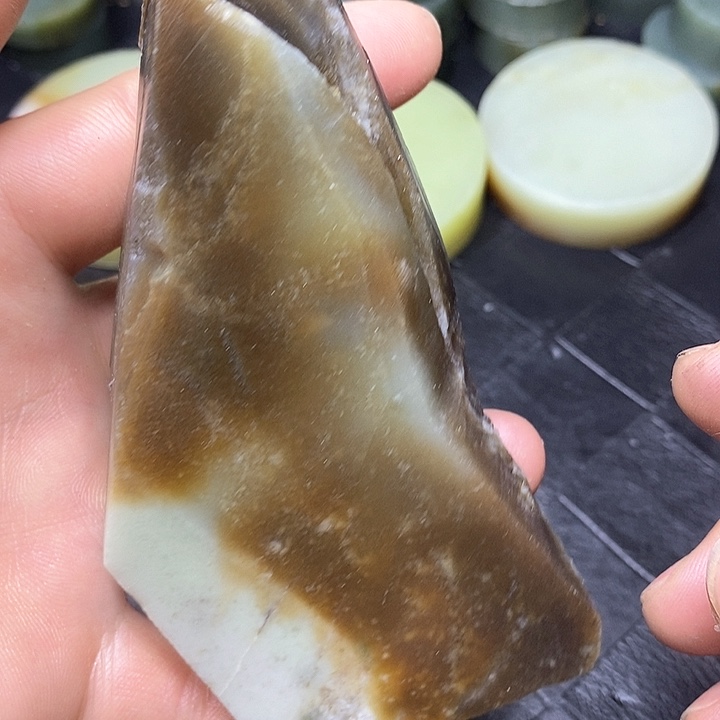 和田玉毛料未镶嵌