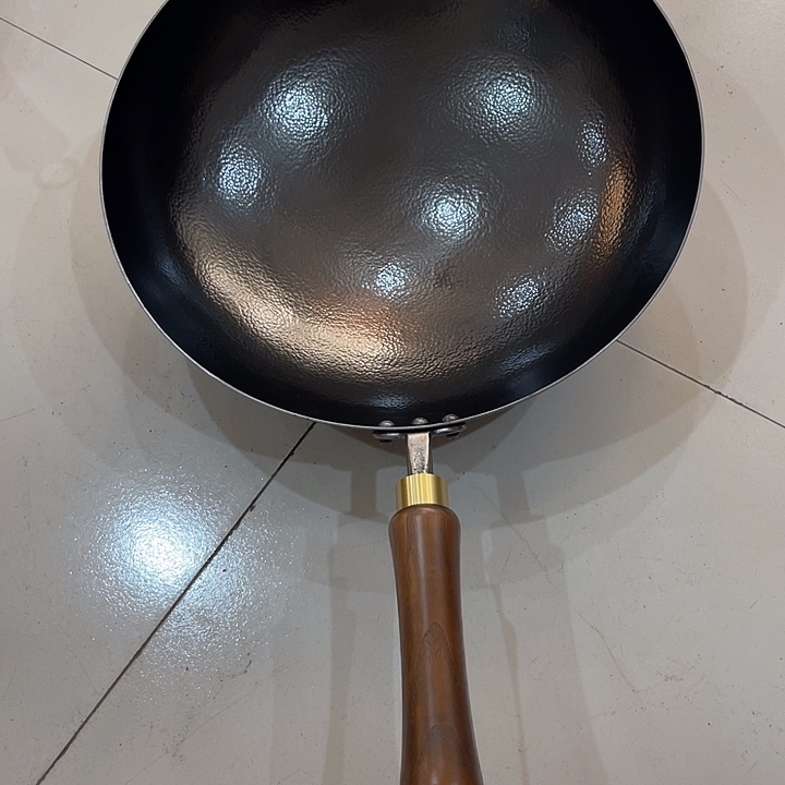 熟铁36圆底炒锅微微瑕特价不退换