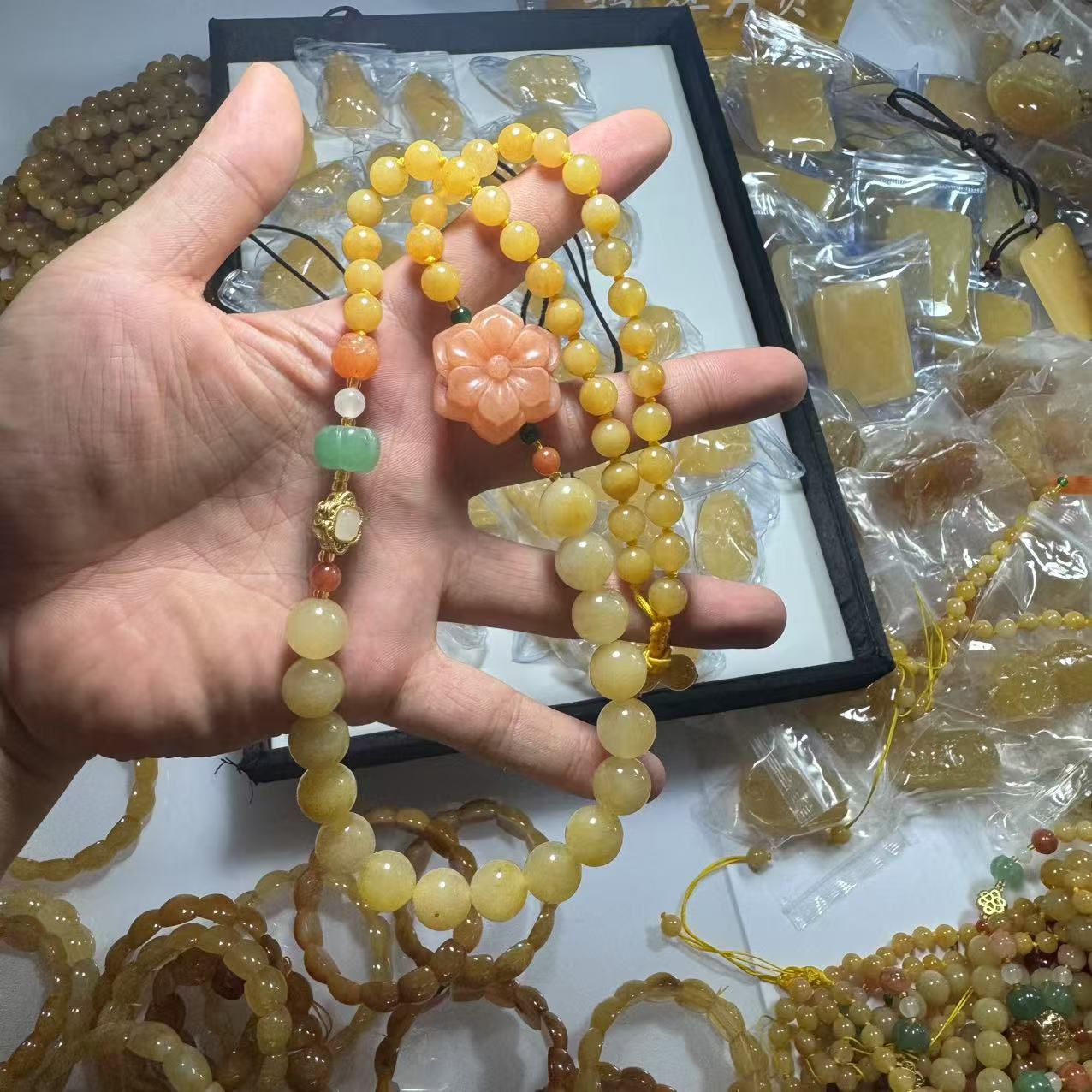 天然缅黄黄龙玉项链-多样性发一