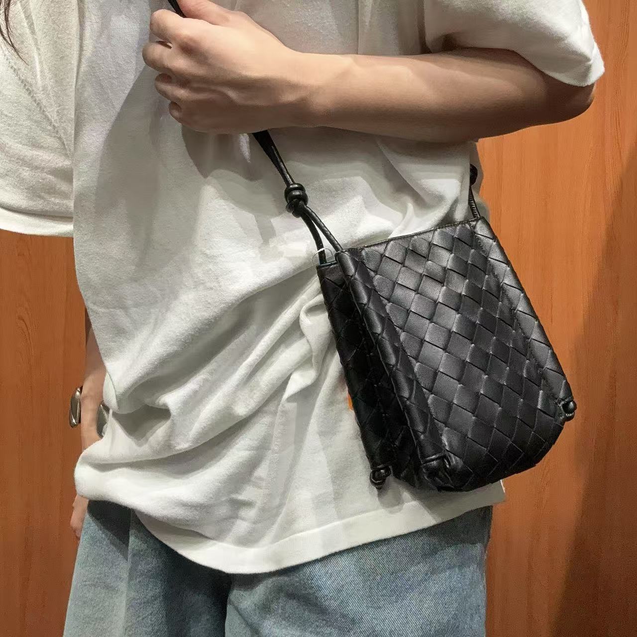 95新 BOTTEGA VENETA/葆蝶家 【618】 02 0645 黑色编织KNOT豆腐包