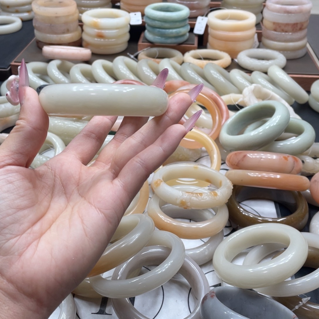 石英质玉未镶嵌手镯发****ㅤ