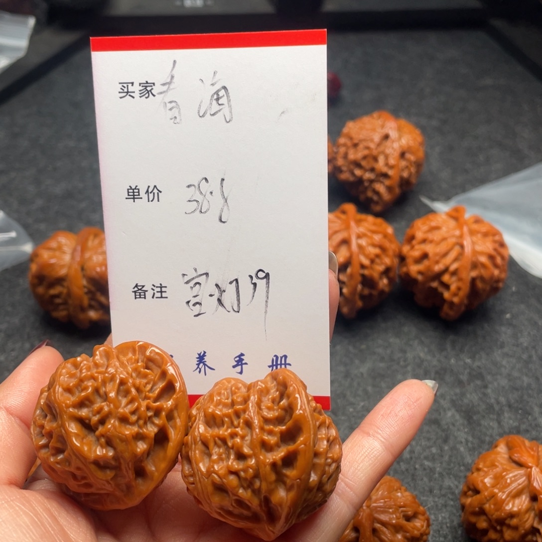 看***海文玩核桃吊坠宫灯