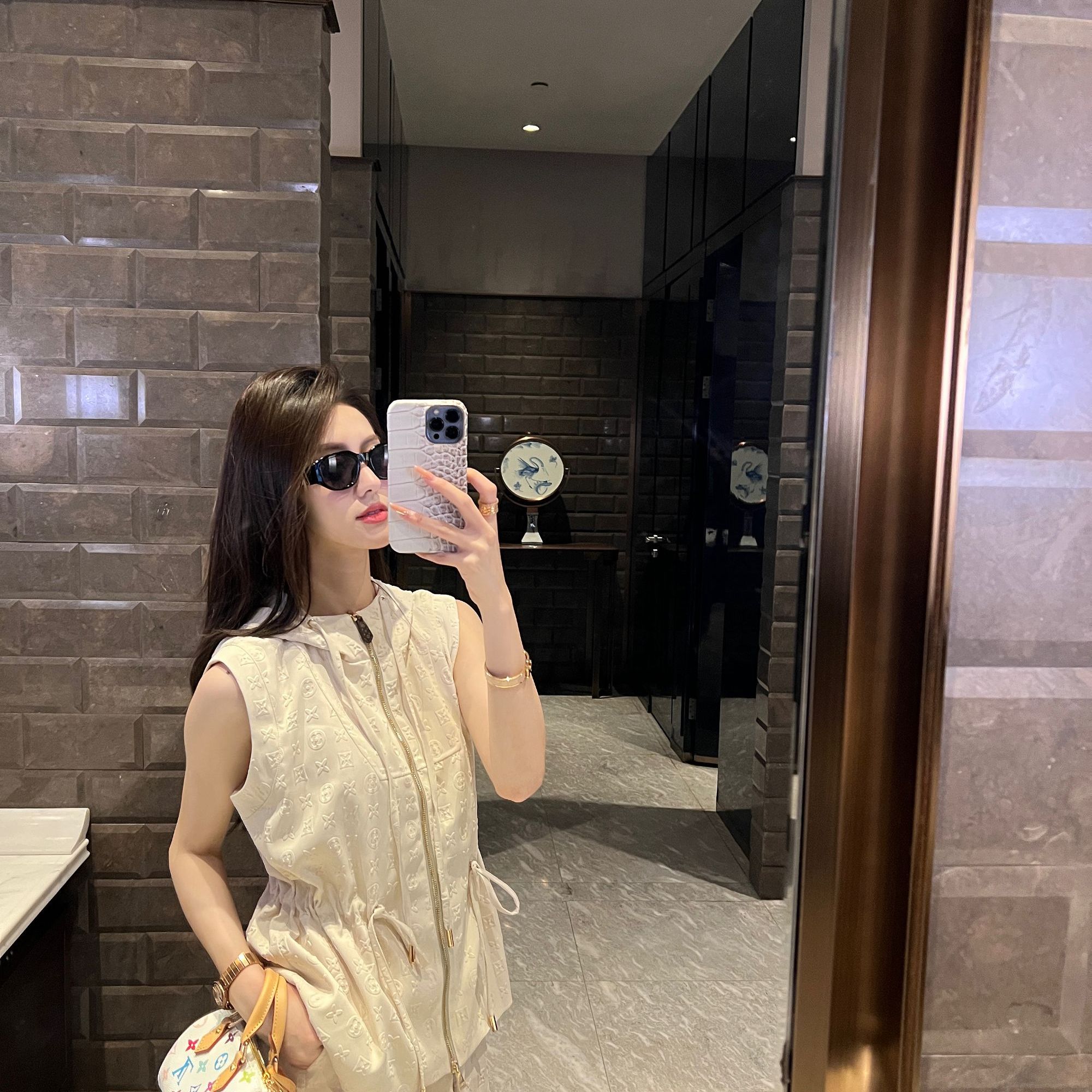 《HanHan》2025气质高街设计重工款新款套装休闲百搭无袖夏季