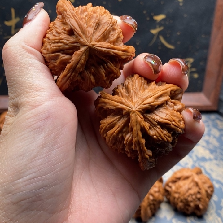 涂***人文玩核桃吊坠白狮子