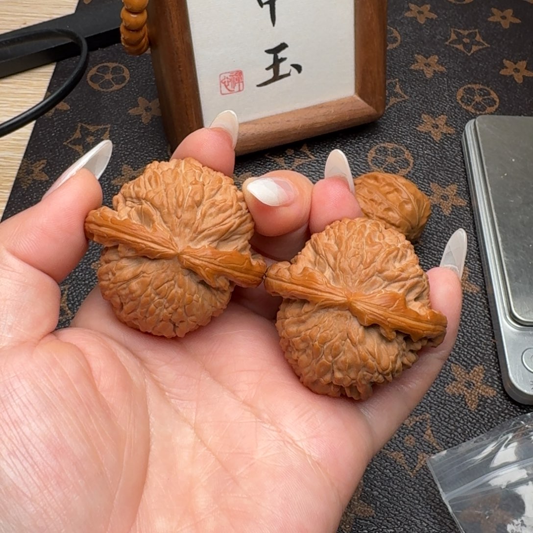 杰***子文玩核桃把件44白狮子G025