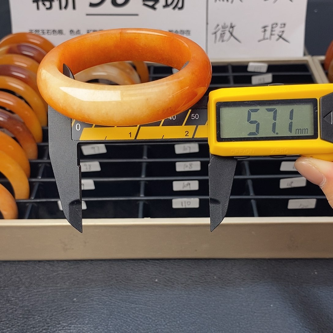 未镶嵌石英质玉（黄龙玉）手镯96号