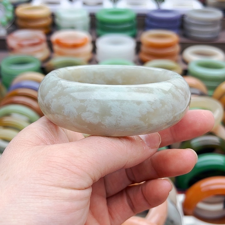 未镶嵌手镯（圆镯）石英质玉