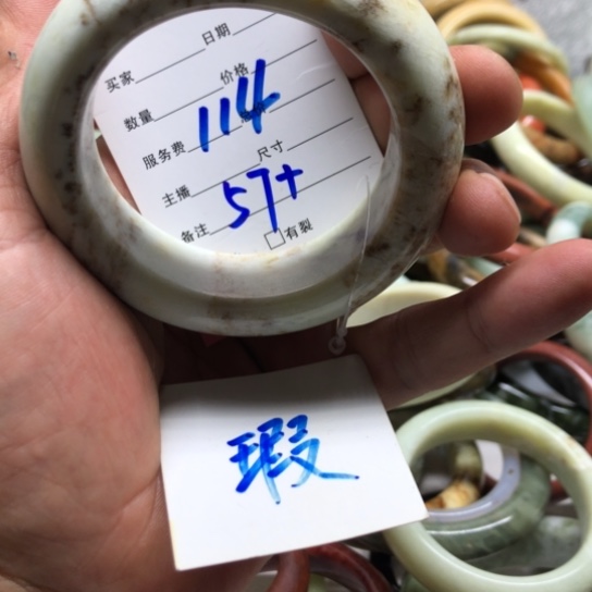 蛇纹石玉未镶嵌手镯
