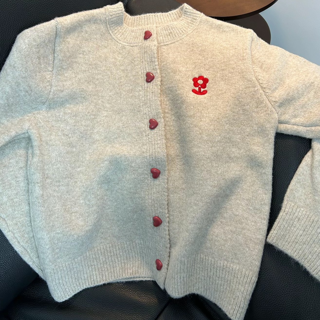 复古爱心扣圆领毛衣女秋冬韩系刺绣宽松软糯针织开衫上衣外套