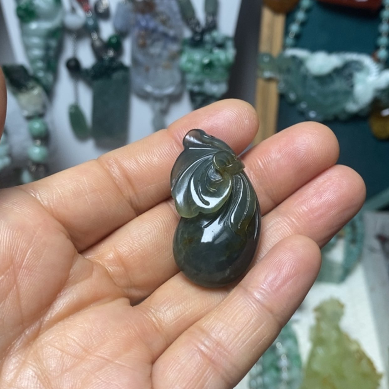 【闪购商品】翡翠吊坠(赠链)未镶嵌