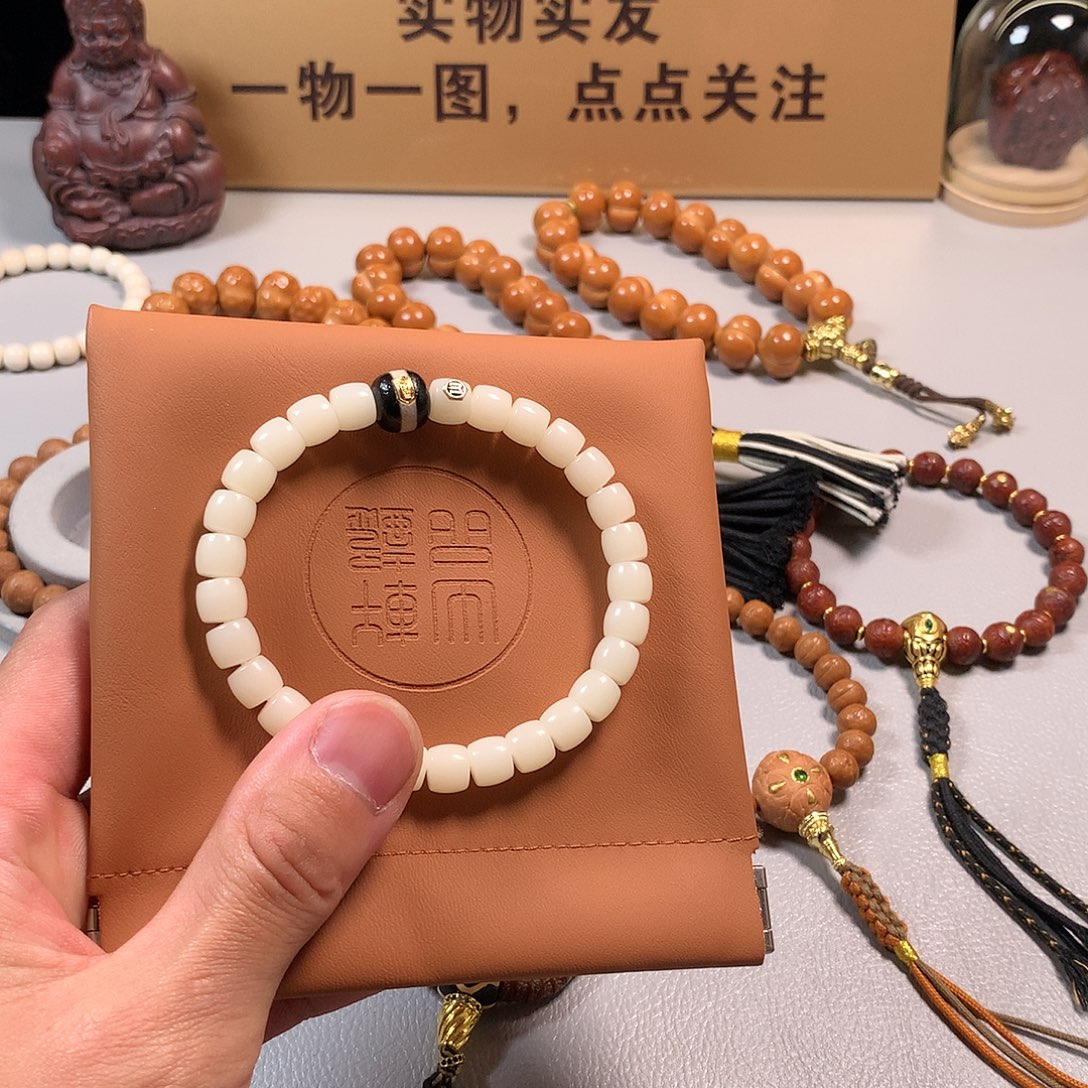 白玉菩提吊坠。。。。。。。。。