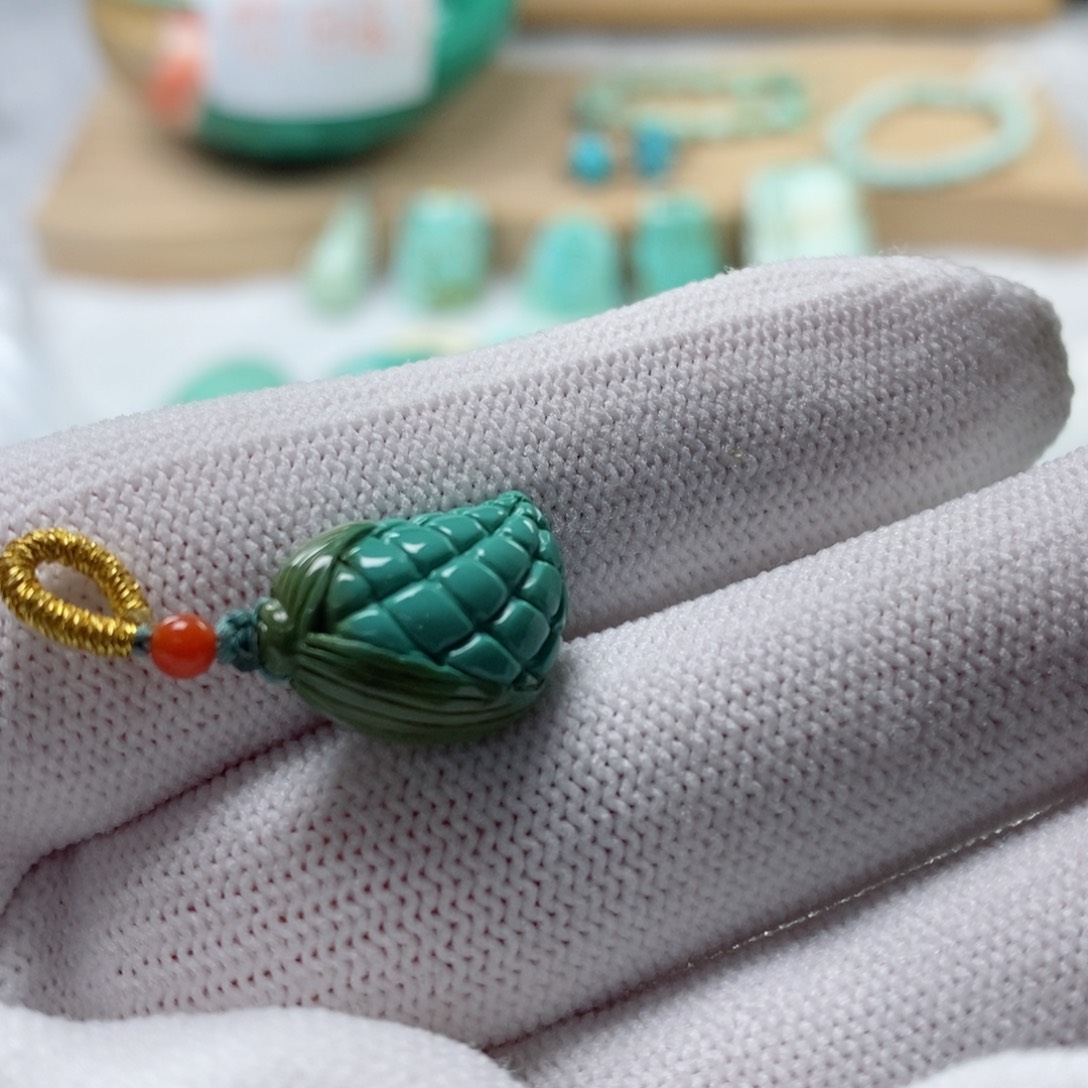 绿松石颈饰未镶嵌