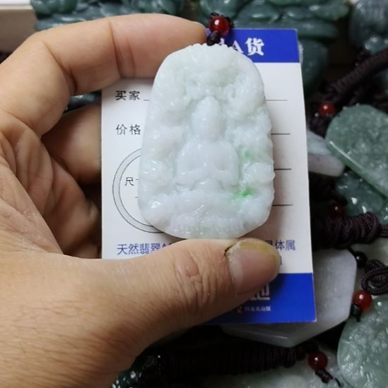 翡翠未镶嵌颈饰挂件