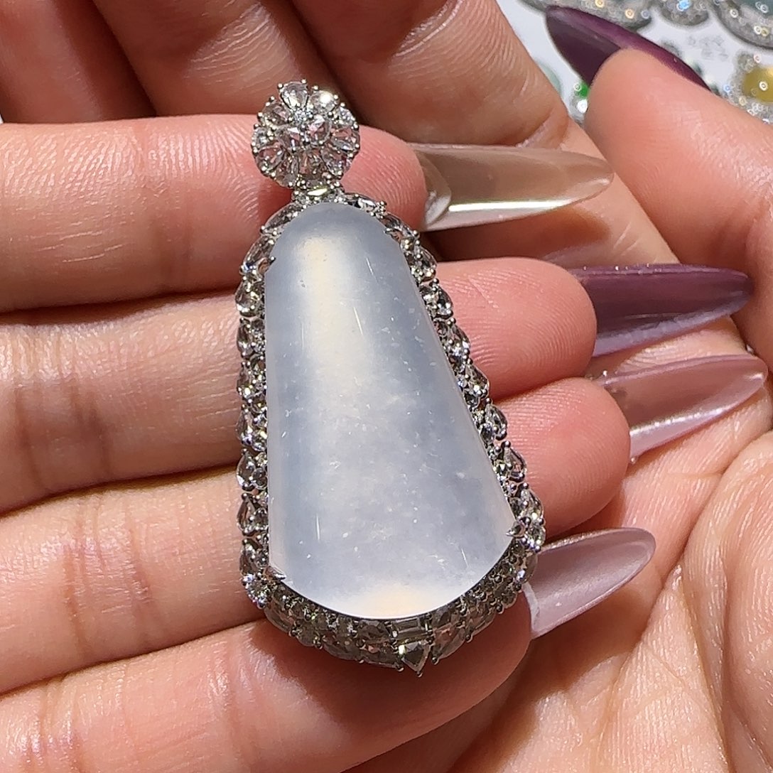 【闪购商品】颈饰18K金镶嵌翡翠苹****装天然