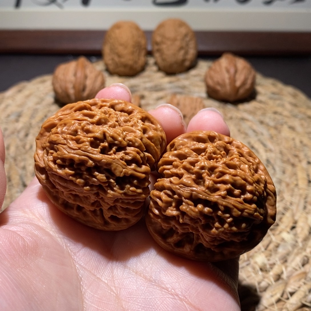 罗***尼桃核吊坠41南疆石