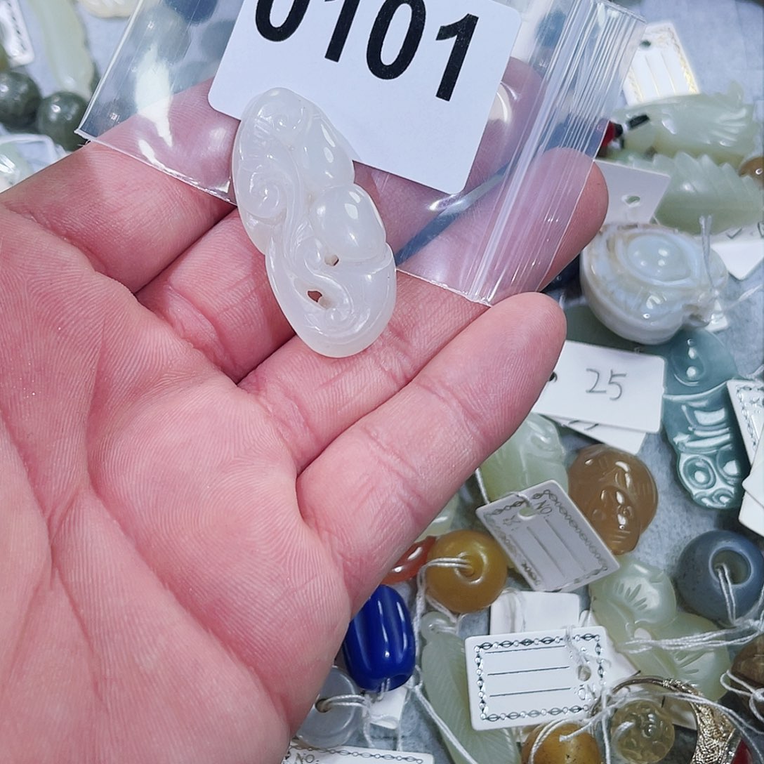 和田玉车挂未镶嵌