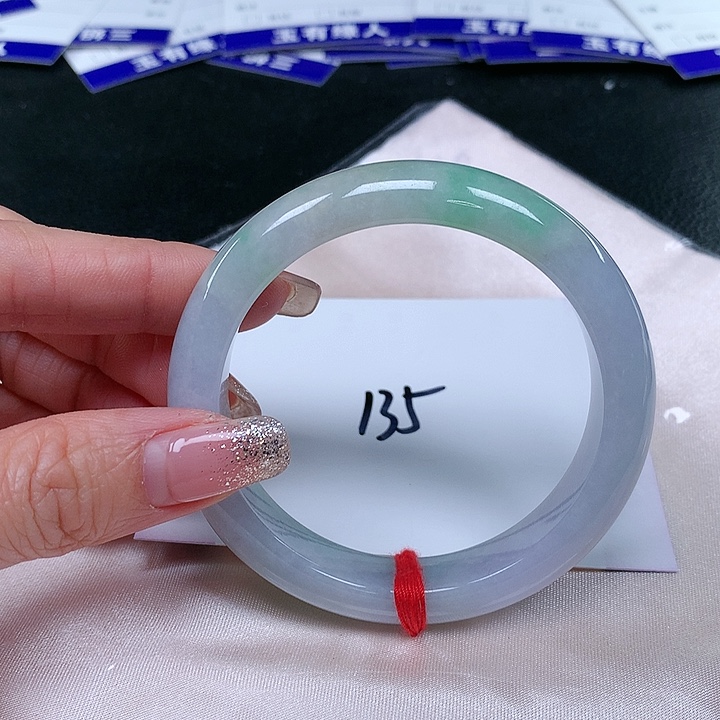 翡翠手镯未镶嵌翡翠手镯未镶嵌