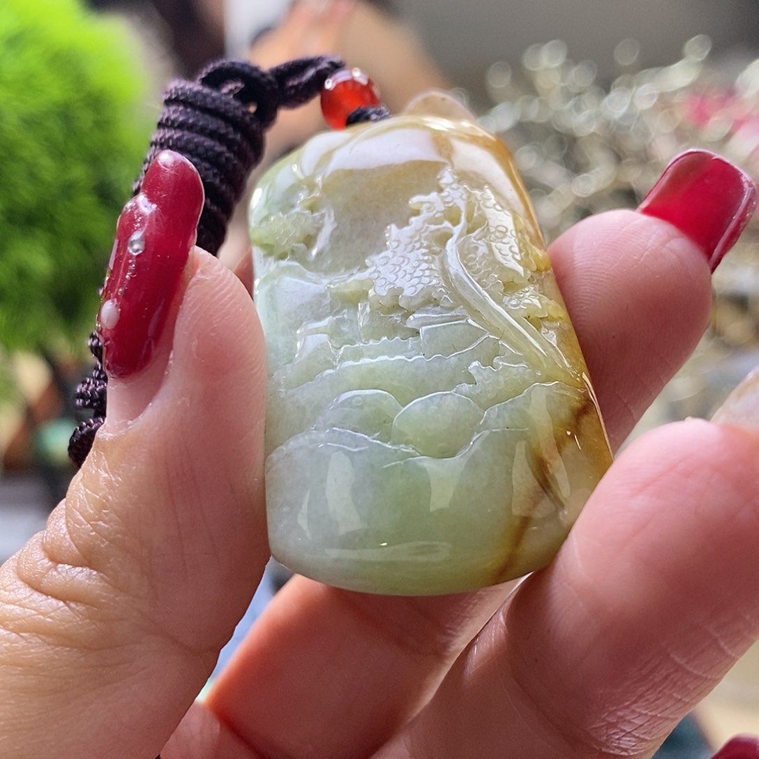 【闪购商品】翡翠颈饰未镶嵌山水