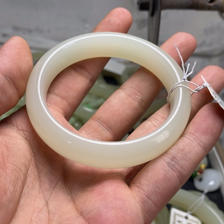 梁**～青海各尔木时尚宽版手镯