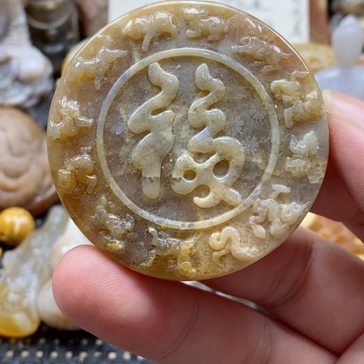 石英质玉未镶嵌颈饰