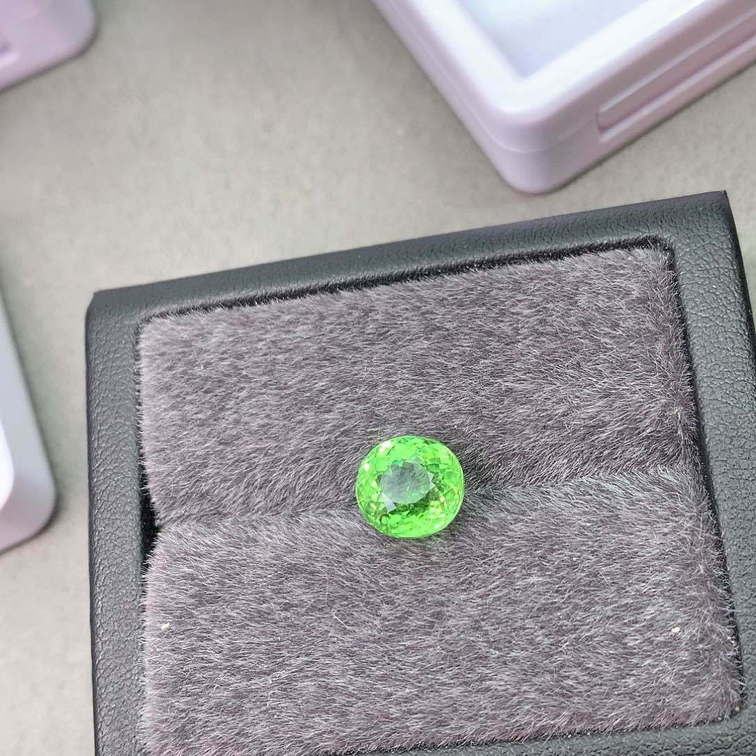 裸石未镶嵌帕拉依巴碧玺3.24克拉帕拉伊巴