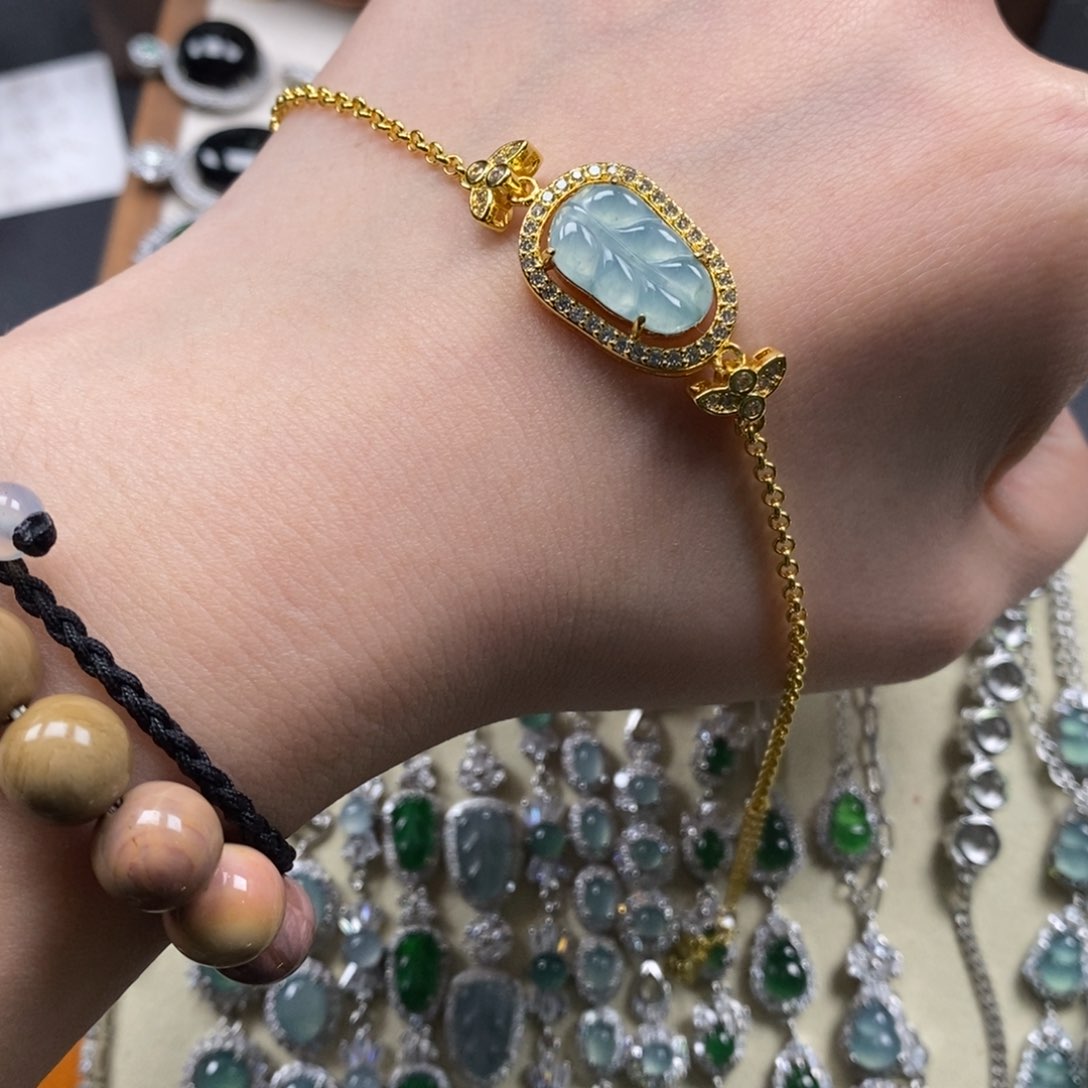 翡翠颈饰未镶嵌翡翠