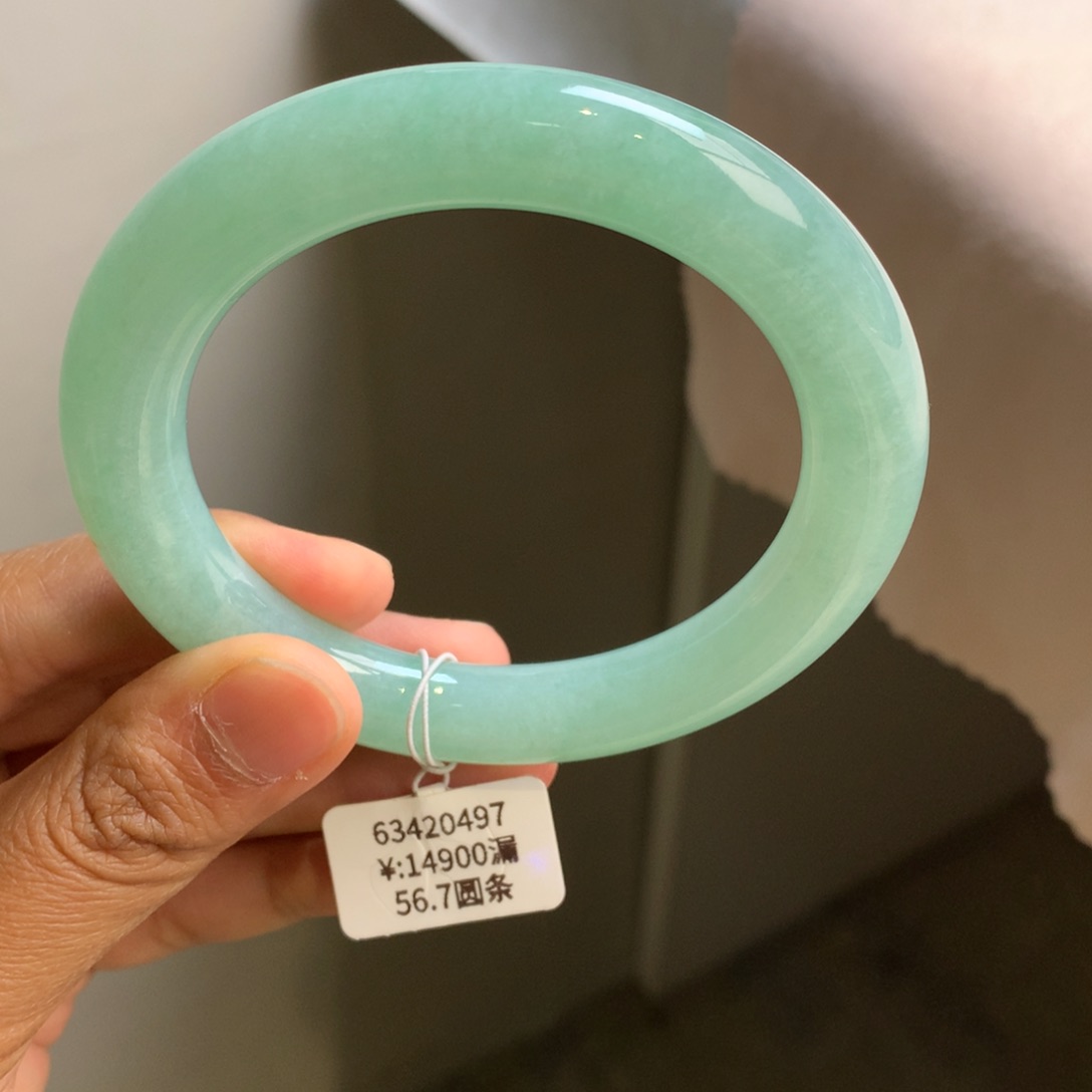 翡翠未镶嵌手镯果绿圆条