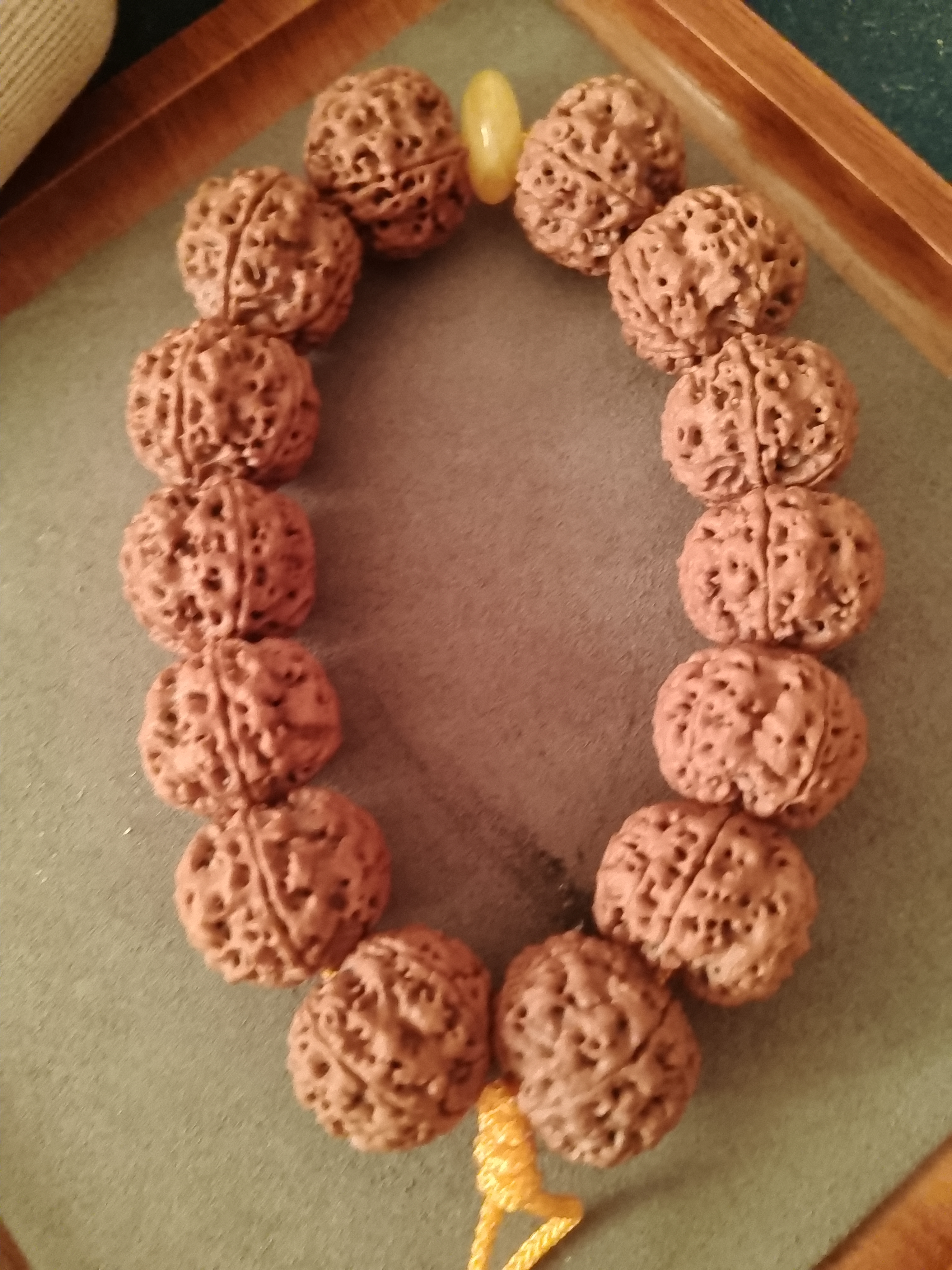 古龙产区安娜原生态，镂空感好，红油皮，容易上色，五面十龙品质好