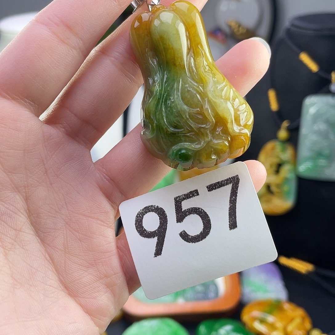 翡翠未镶嵌吊坠(赠链)