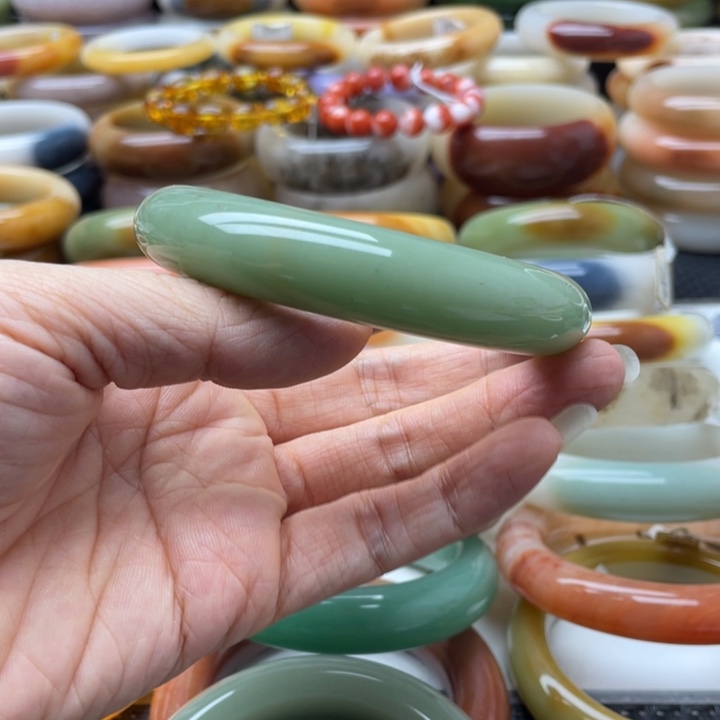 石英岩玉手镯未镶嵌元**妈