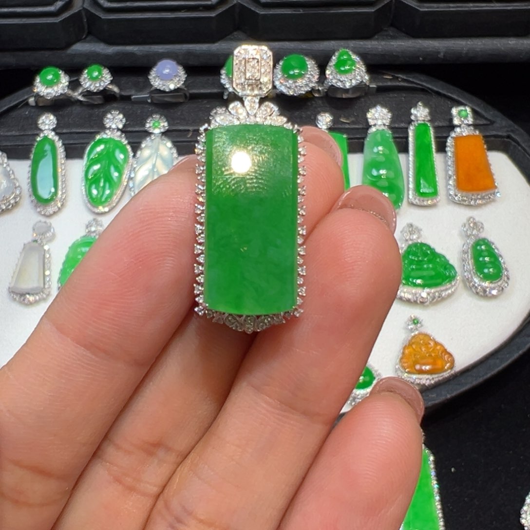 翡翠颈饰18K金镶嵌收到货48小时鉴赏期